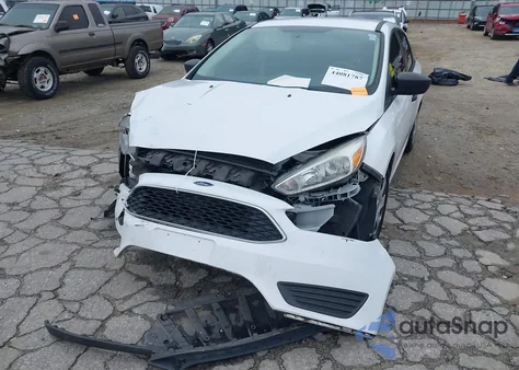 2016 Ford Focus S из США, поврежденный, VIN 1FADP3E28GL380065